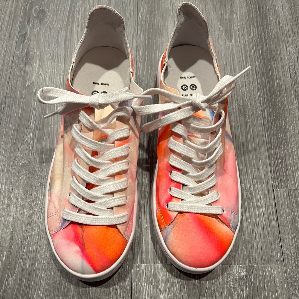 Schutz sneakers